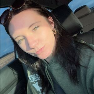 Meet your Posher, Nikia